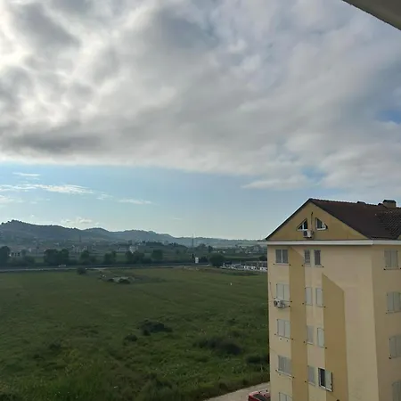 Kristal Lägenhet Golem (Tirana)