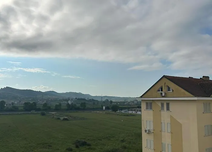 Kristal Lägenhet Golem (Tirana)